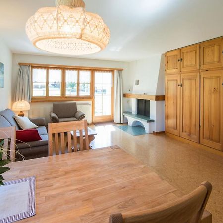 Ferienwohnungen Muntschi Andeer Kamer foto