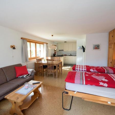 Ferienwohnungen Muntschi Andeer Kamer foto