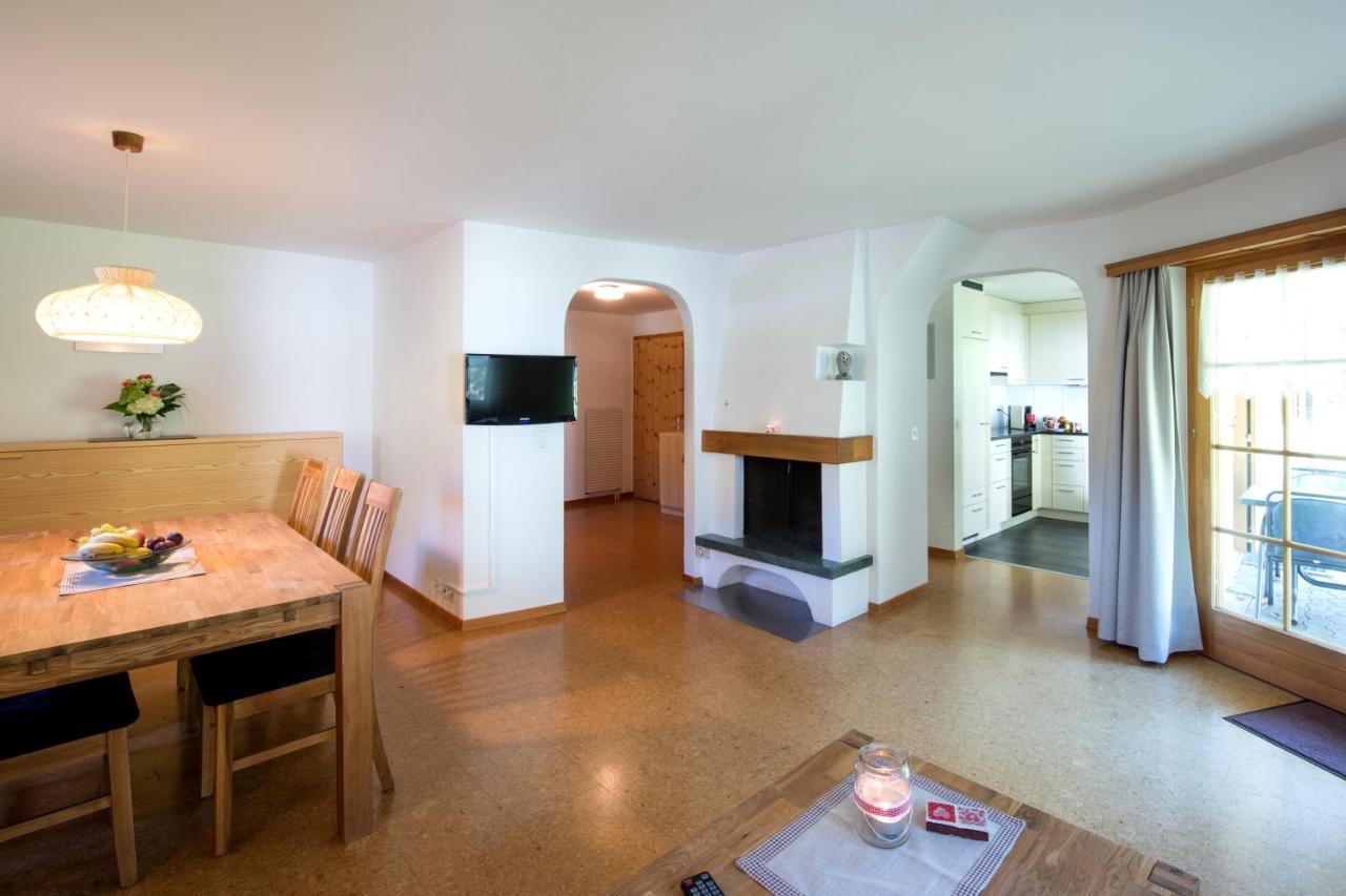 Ferienwohnungen Muntschi Andeer Kamer foto