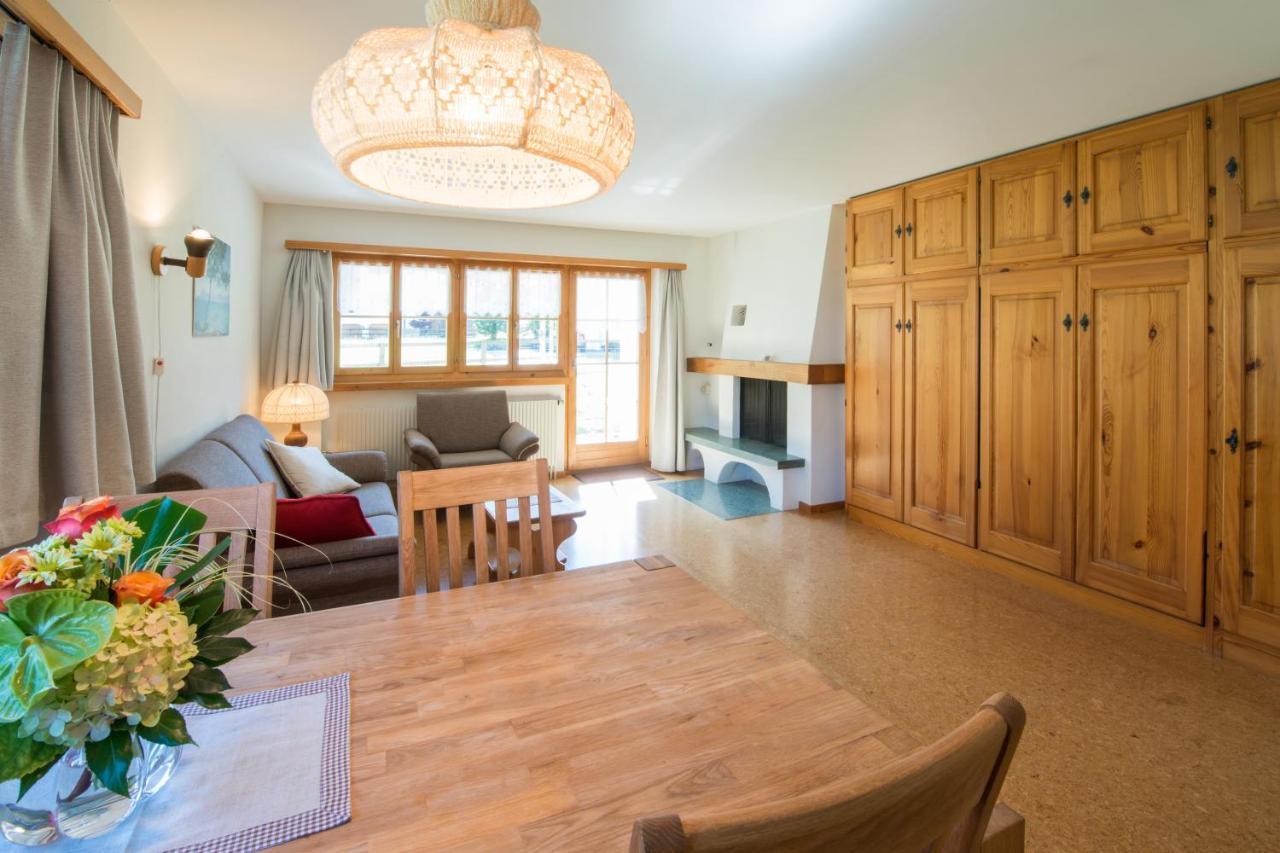 Ferienwohnungen Muntschi Andeer Kamer foto