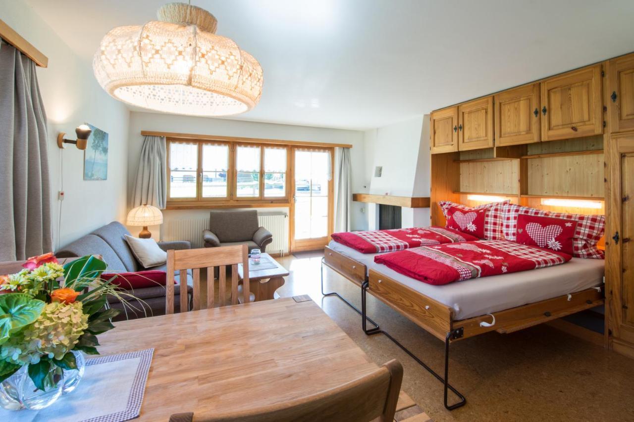 Ferienwohnungen Muntschi Andeer Kamer foto