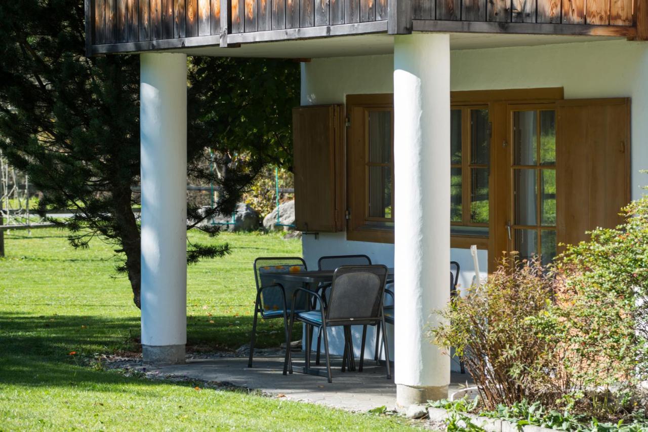 Ferienwohnungen Muntschi Andeer Kamer foto