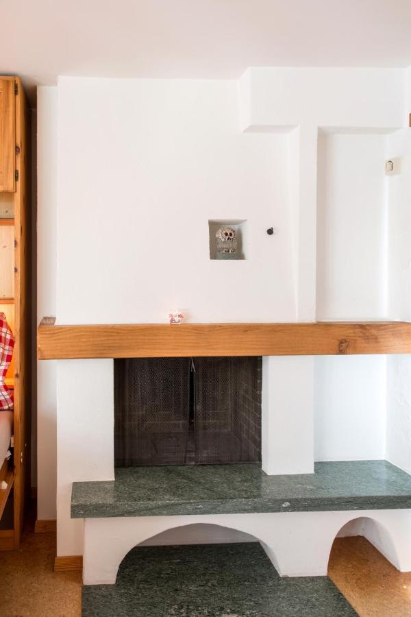 Ferienwohnungen Muntschi Andeer Kamer foto