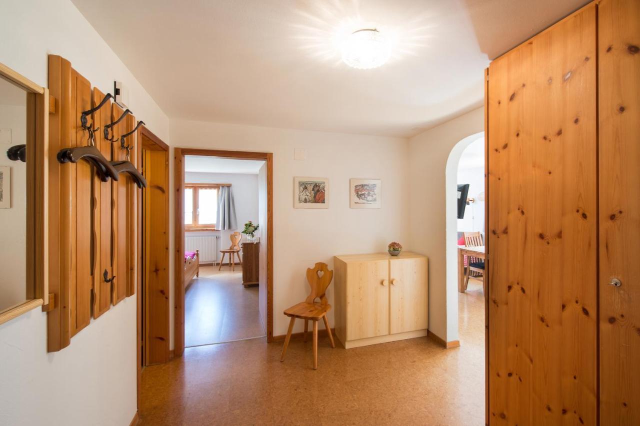 Ferienwohnungen Muntschi Andeer Kamer foto