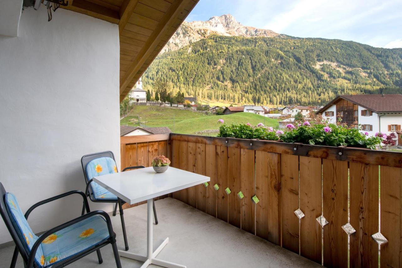 Ferienwohnungen Muntschi Andeer Kamer foto