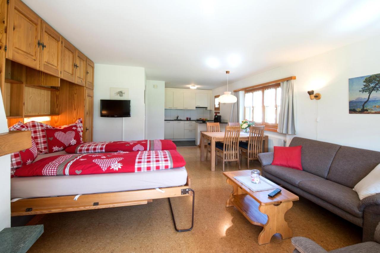 Ferienwohnungen Muntschi Andeer Kamer foto