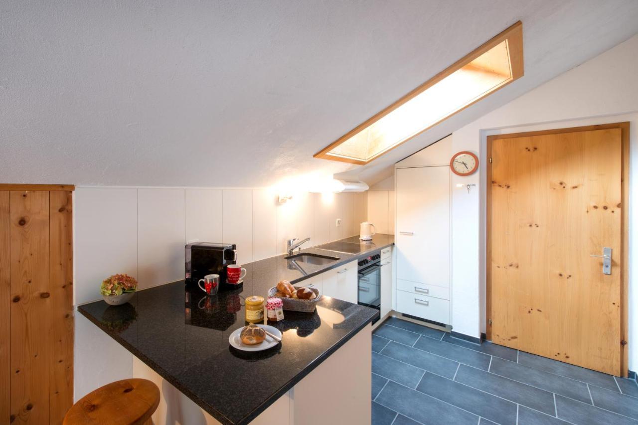 Ferienwohnungen Muntschi Andeer Kamer foto