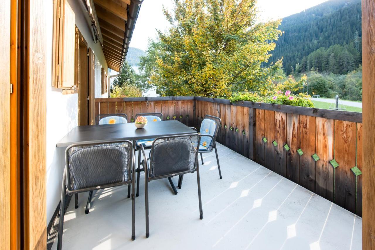 Ferienwohnungen Muntschi Andeer Kamer foto