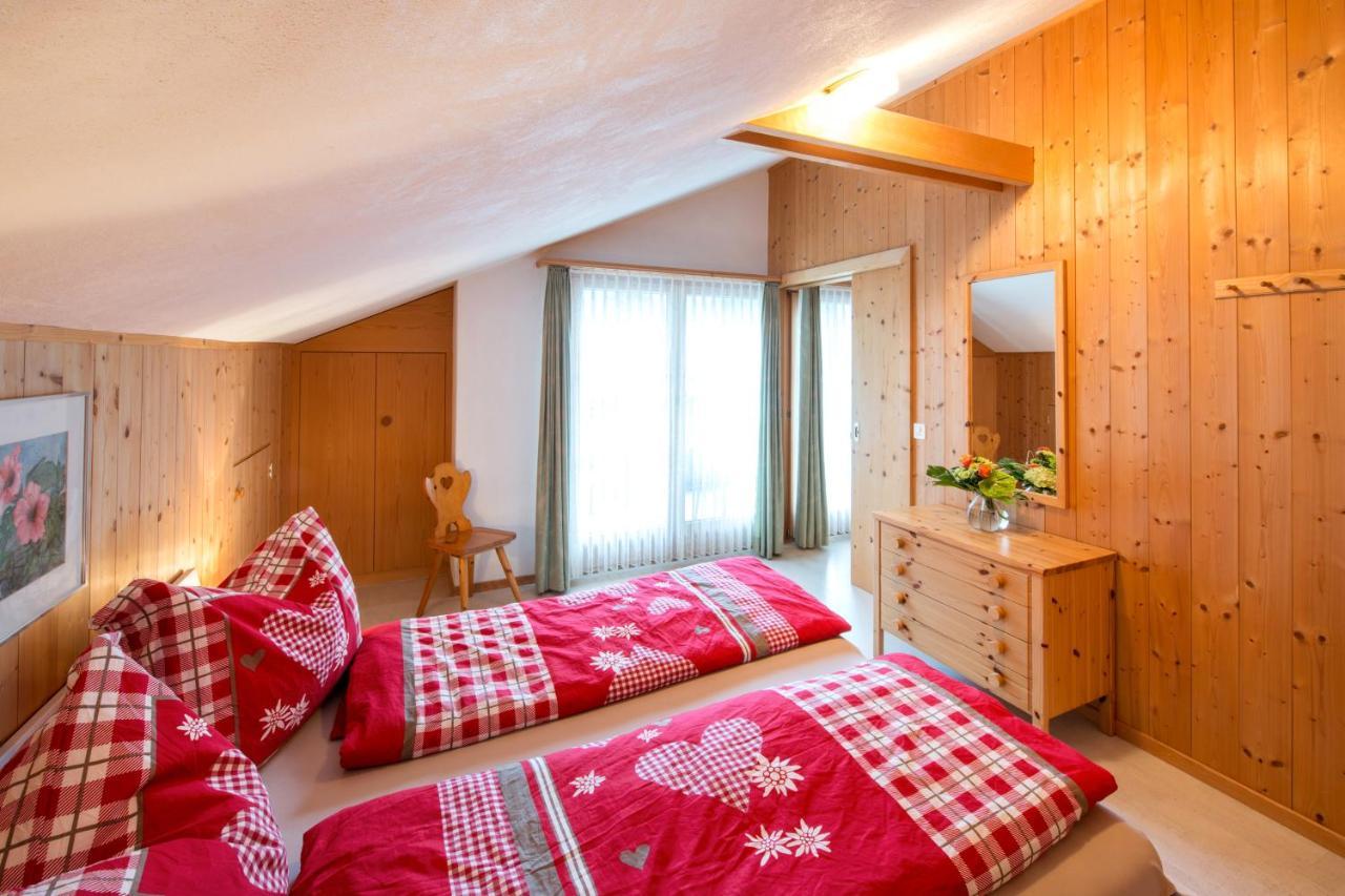 Ferienwohnungen Muntschi Andeer Kamer foto