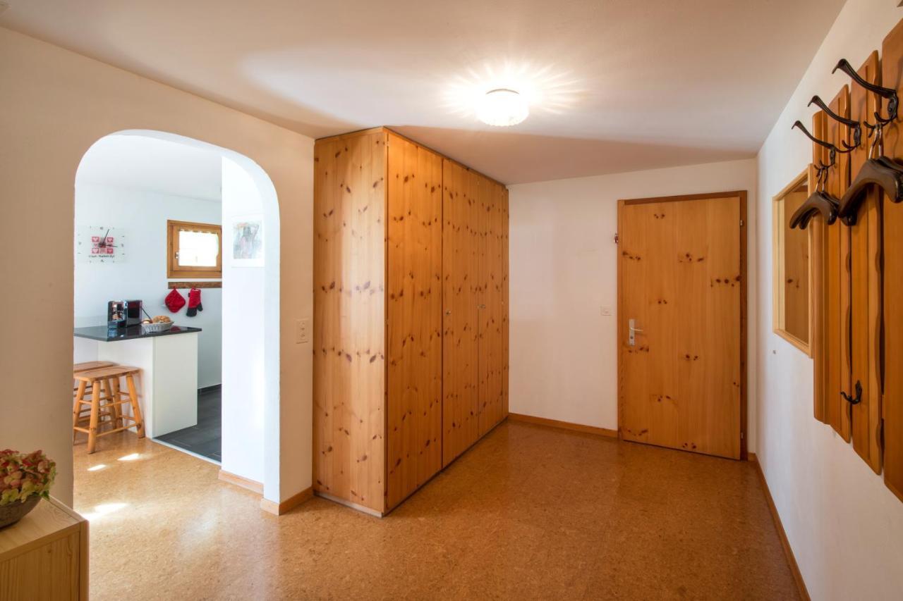 Ferienwohnungen Muntschi Andeer Kamer foto