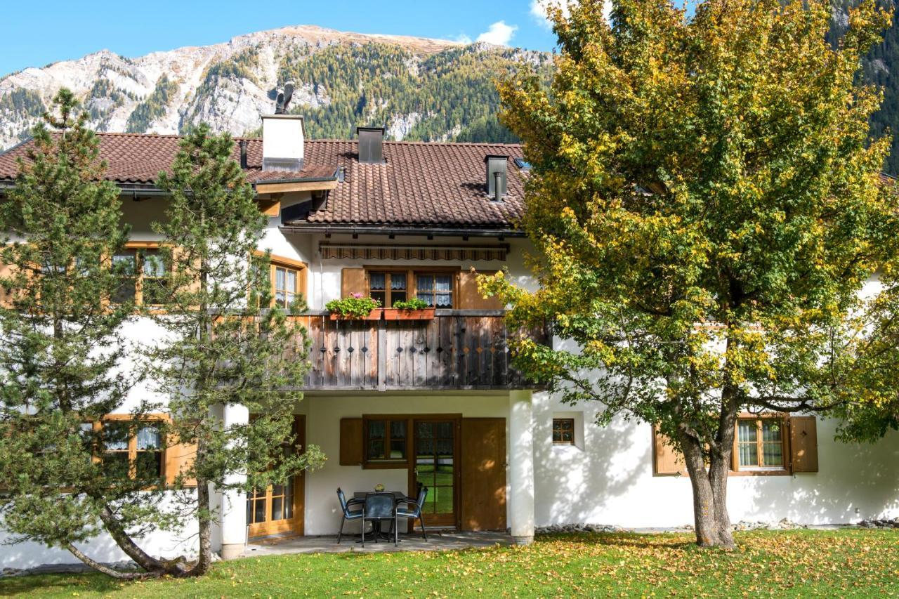 Ferienwohnungen Muntschi Andeer Kamer foto