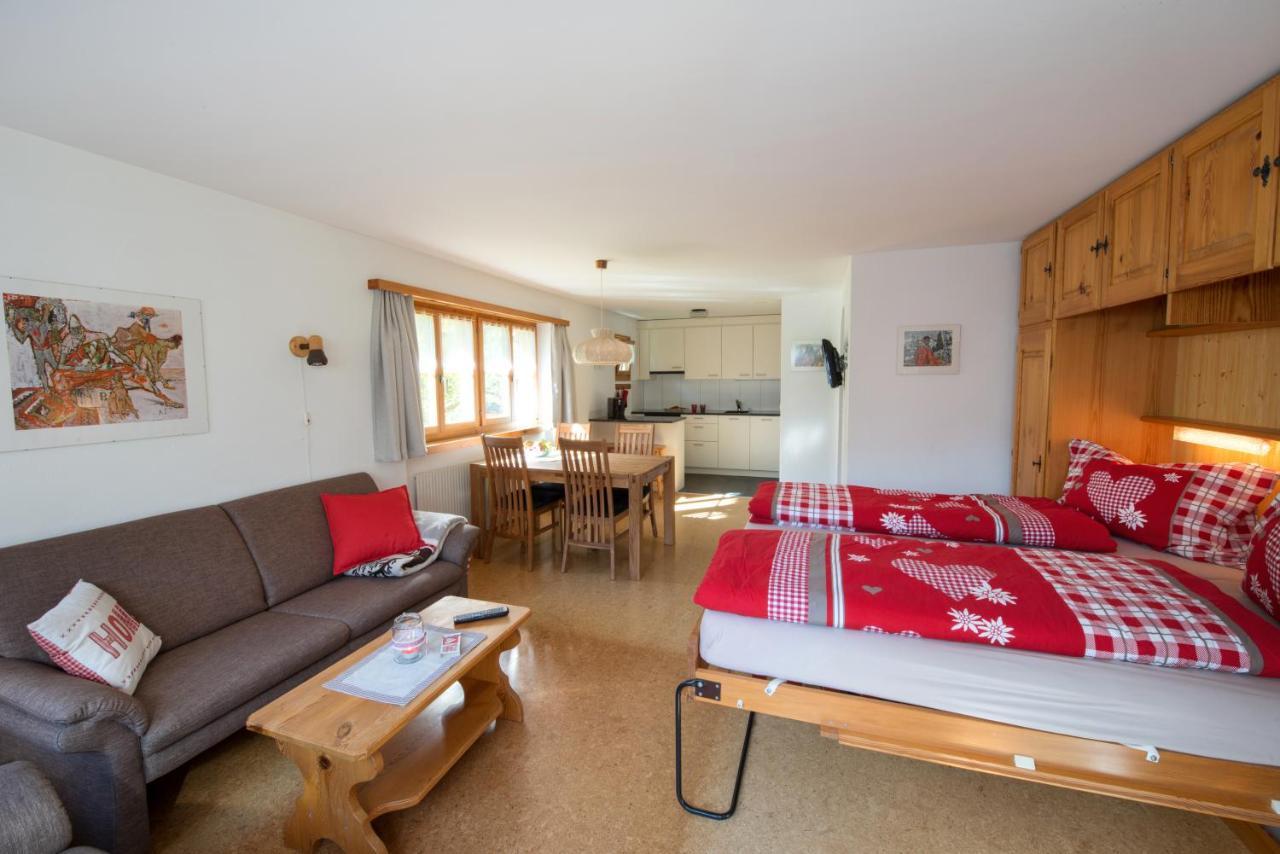 Ferienwohnungen Muntschi Andeer Kamer foto