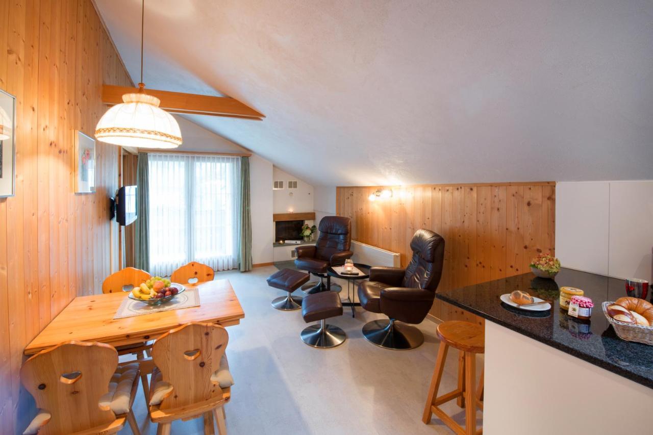 Ferienwohnungen Muntschi Andeer Kamer foto