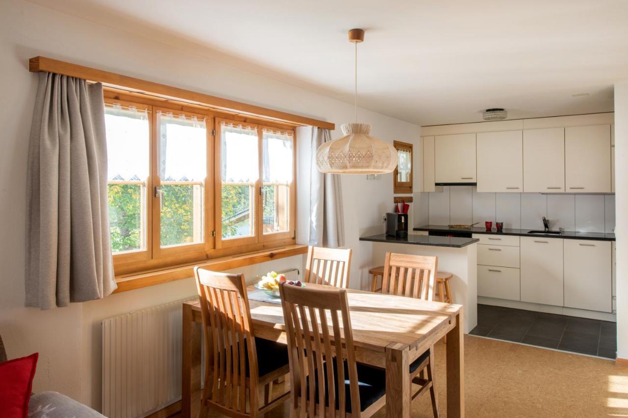 Ferienwohnungen Muntschi Andeer Kamer foto