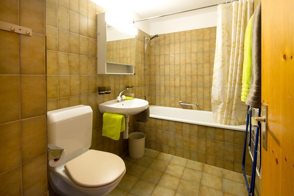 Ferienwohnungen Muntschi Andeer Kamer foto