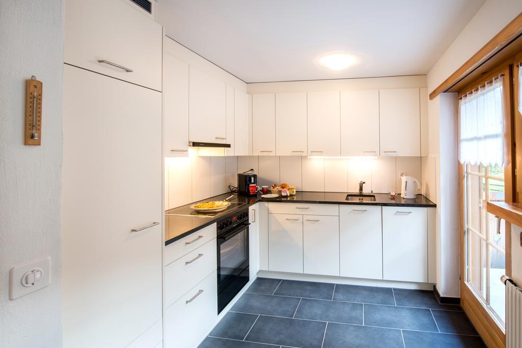 Ferienwohnungen Muntschi Andeer Kamer foto