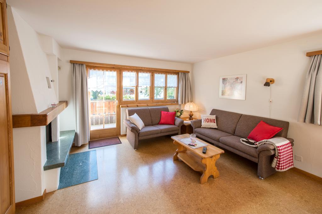 Ferienwohnungen Muntschi Andeer Kamer foto