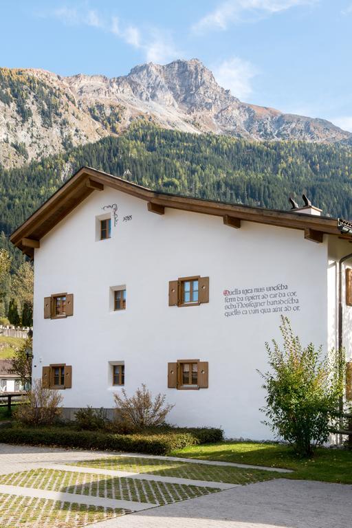 Ferienwohnungen Muntschi Andeer Buitenkant foto