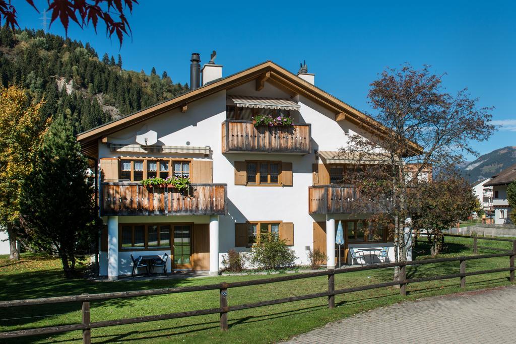 Ferienwohnungen Muntschi Andeer Buitenkant foto