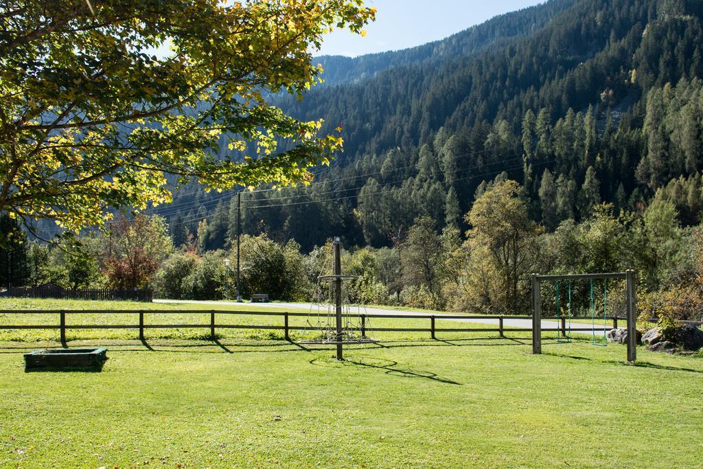 Ferienwohnungen Muntschi Andeer Buitenkant foto