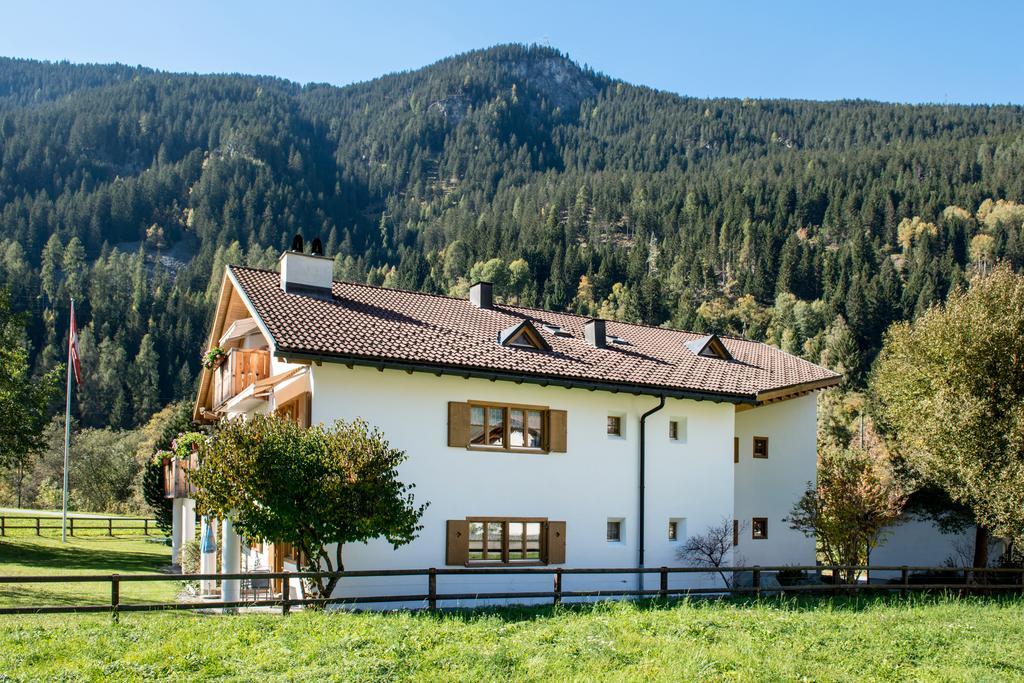 Ferienwohnungen Muntschi Andeer Buitenkant foto