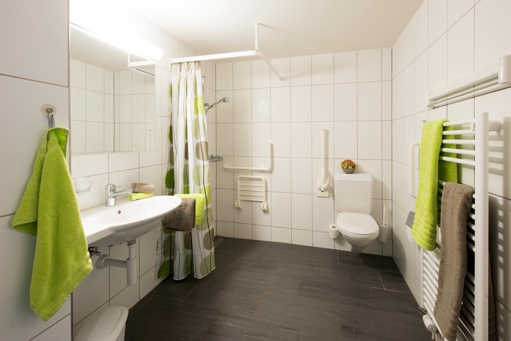 Ferienwohnungen Muntschi Andeer Kamer foto