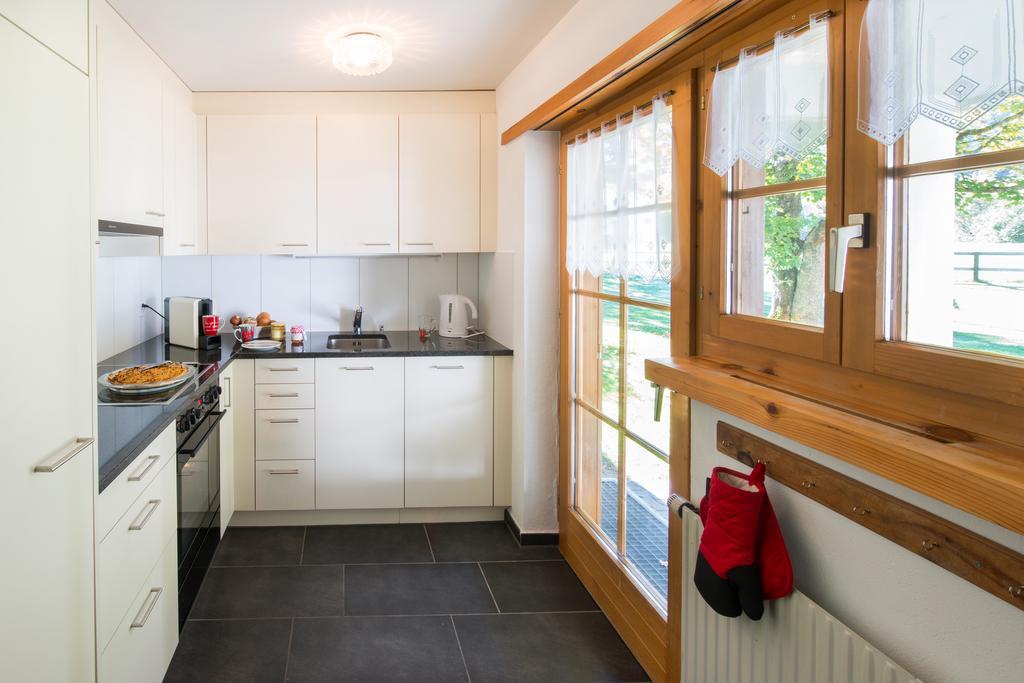 Ferienwohnungen Muntschi Andeer Kamer foto